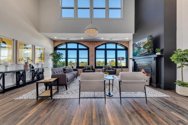 På billedet ses objektet Top Floor Penthouse Lofts beliggende i byen Atlanta.