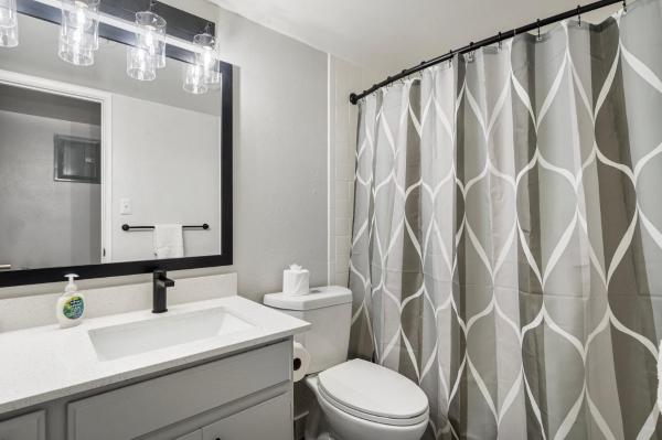 Фотография 3: Chic & Modern 2B2B Suite in Scottsdale