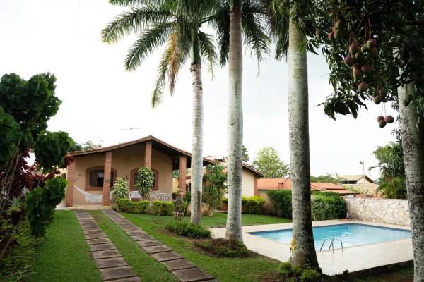 写真にはイトゥペヴァ市にあるLinda chácara com piscina e churrasqueiraが写っています。