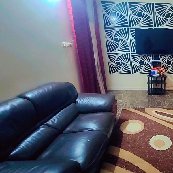 På billedet ses objektet Appartement trois chambres salon beliggende i byen Ndiébène.