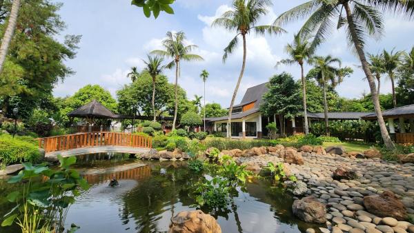 På bildet vises objektet Teras Basofi - Peaceful Villa with Spacious Lush Garden som ligger i byen Karanggan-kulon.
