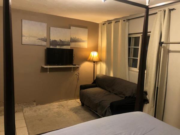 Nella foto è visibile l'oggetto Habitación mediana en casa grande situato nella città di Tijuana.