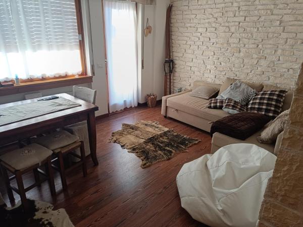 На фото показан объект L'appartamento pianoterra, расположенный в городе Галлио.