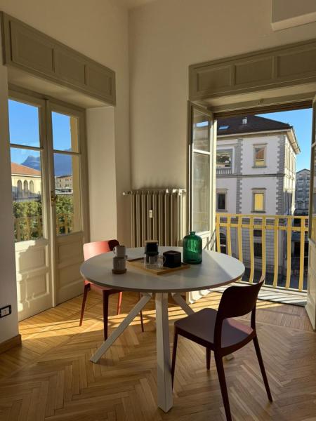 På bildet vises objektet Chic Studio Brand New at Palazzo Giuliani som ligger i byen Intra.