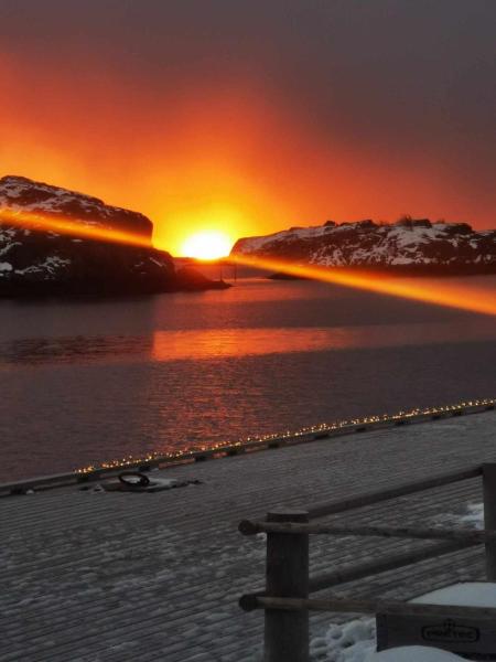 La photo montre l'objet Kaikanten Rorbuer situé dans la ville de Sennesvik.