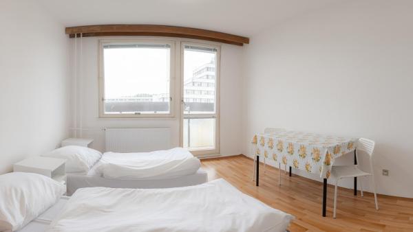 Na zdjęciu widoczny jest obiekt RPG Veľkokapacitné ubytovacie zariadenie położony w mieście Ňárad.