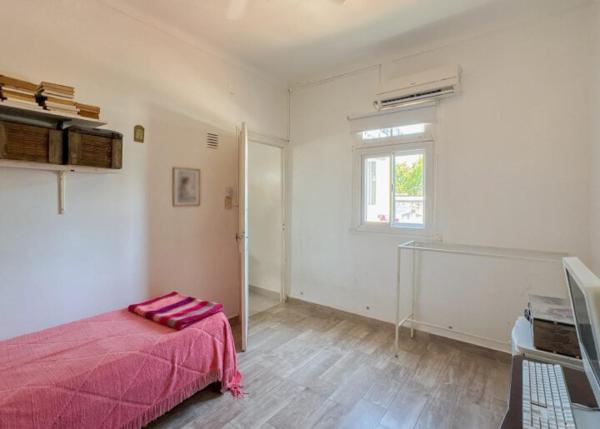 A la foto es mostra l'objecte Casa planta alta en Barrio Candioti situat a la ciutat de Santa Fe.
