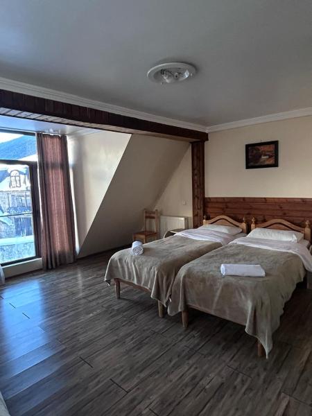 Nella foto è visibile l'oggetto Mestiatour Guest House situato nella città di Mestia.