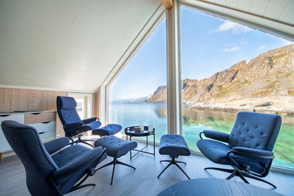 På bilden syns objektet Lofoten Waterfront luxury lodge som ligger i staden Ballstad.