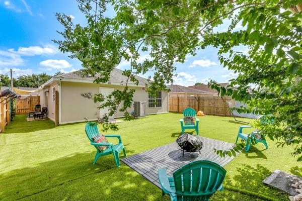 Στη φωτογραφία φαίνεται το αντικείμενο Updated St Augustine Home Less Than 2 Mi to Downtown! που βρίσκεται στην πόλη St. Augustine.
