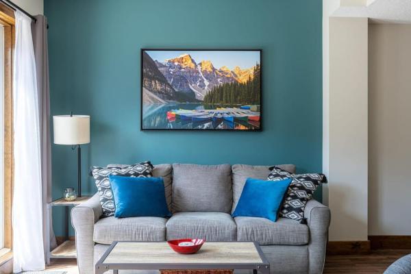 Newly Renovated Rocky Mountain Canmore Chalet - Canmore