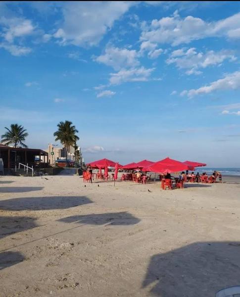 A la foto es mostra l'objecte Kitnet Centro Mongaguá Beira Mar - com garagem situat a la ciutat de Mongaguá.