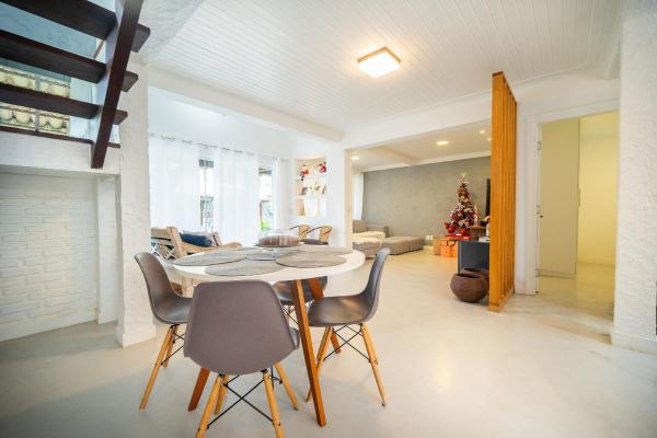 A la foto es mostra l'objecte 250 metros da praia! Casa 4 quartos situat a la ciutat de Búzios.