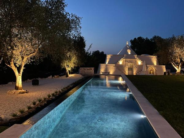 A la foto es mostra l'objecte OSTUNI MIRROR trullo and mirror house situat a la ciutat de Ostuni.
