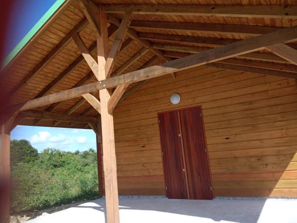 A la foto es mostra l'objecte Charmant 2 pièces en bois situat a la ciutat de Les Mangles.