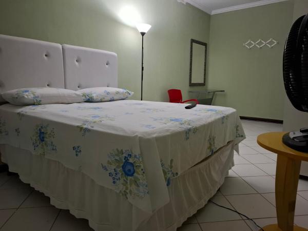 Nella foto è visibile l'oggetto Quarto Domiciliar em Antares Maceió situato nella città di Maceió.