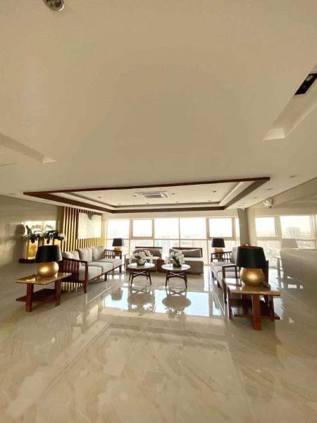 Condo next door, Manille