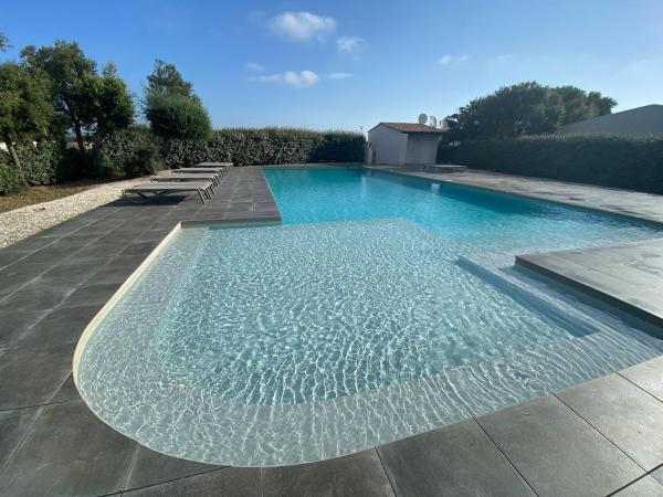 På billedet ses objektet Villa résidence avec piscine chauffée Bonifacio beliggende i byen Bonifacio.