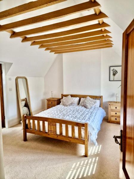 A la foto es mostra l'objecte Spacious Double Bed Room Ensuite & Onsite Parking situat a la ciutat de Finchampstead.