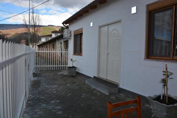 A la foto es mostra l'objecte Guest House Cela situat a la ciutat de Çorovodë.