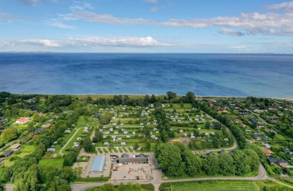 På billedet ses objektet First Camp Ajstrup Strand beliggende i byen Beder.