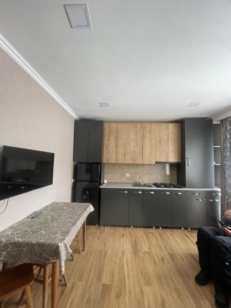 A la foto es mostra l'objecte Marni's Cottage situat a la ciutat de Bakuriani.