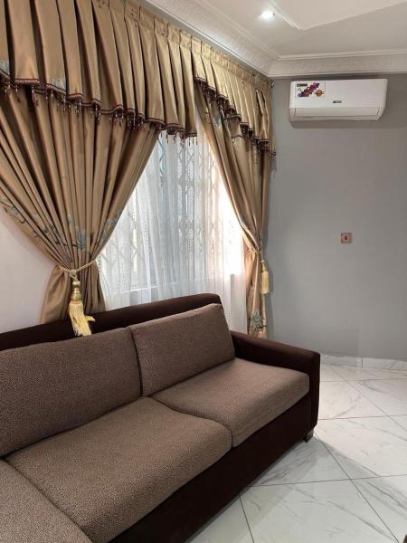 Na fotografii je vidět objekt Luxurious apartment rental nacházející se ve městě New Weija.