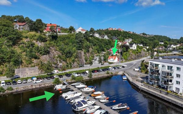 Na fotografii je vidět objekt Sentral og koselig hjem i Arendal nacházející se ve městě Arendal.