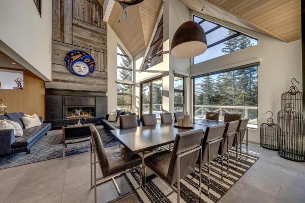 På bildet vises objektet Pinnacle Ridge 03 som ligger i byen Whistler.