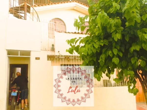 На фото показан объект La casa de Lulú, расположенный в городе Мирафлорес.