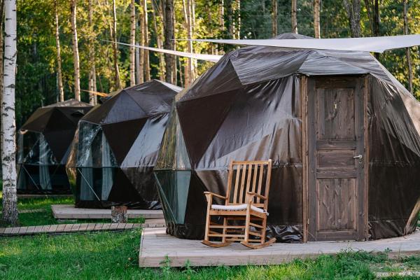 Na foto é possível ver o objeto LES Glamping localizado na cidade de Vadi.