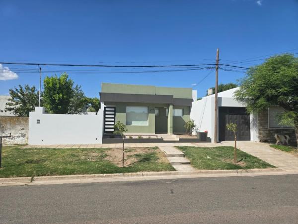 Na zdjęciu widoczny jest obiekt Look Departamentos położony w mieście Carhué.