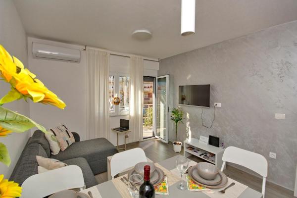A la foto es mostra l'objecte Lola - New, best located, elegant & super tidy situat a la ciutat de Plagente.