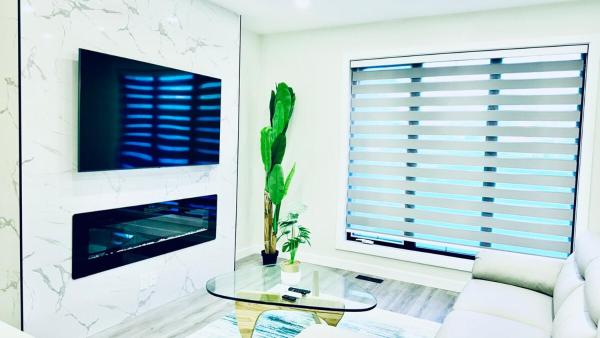 A la foto es mostra l'objecte 3 Story Luxury Cozy Sleek Home situat a la ciutat de Edmonton.