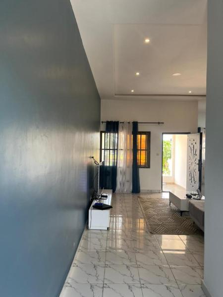 A la foto es mostra l'objecte Luxury 2 situat a la ciutat de Djanyipémé.