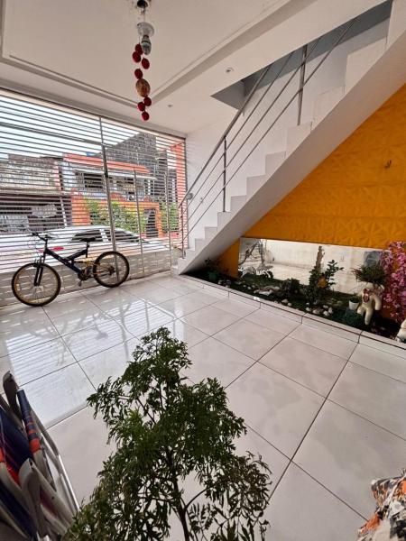The photo shows the Casa 2 andares COP30 located in the city of Belém.