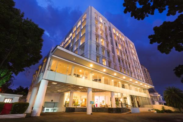 Na zdjęciu widoczny jest obiekt Royal Padjadjaran Hotel położony w mieście Bogor.