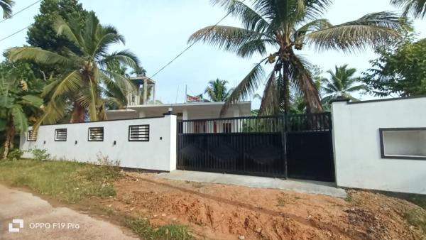 Na foto é possível ver o objeto Aadi Villa localizado na cidade de Udukawa.