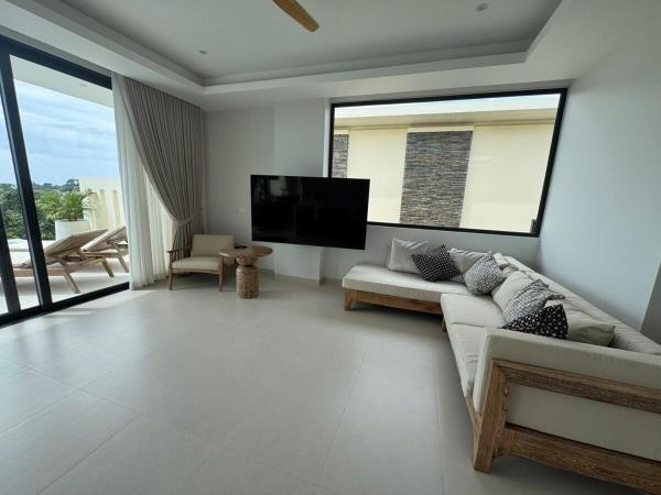 写真にはPhuket市にあるMANDARIN villa, Naithon beach, Phuketが写っています。