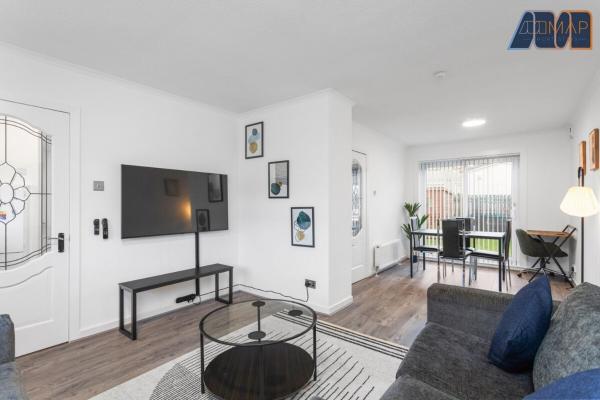 På billedet ses objektet Modern 3 Bed Home in Bathgate with Garden beliggende i byen Harthill.