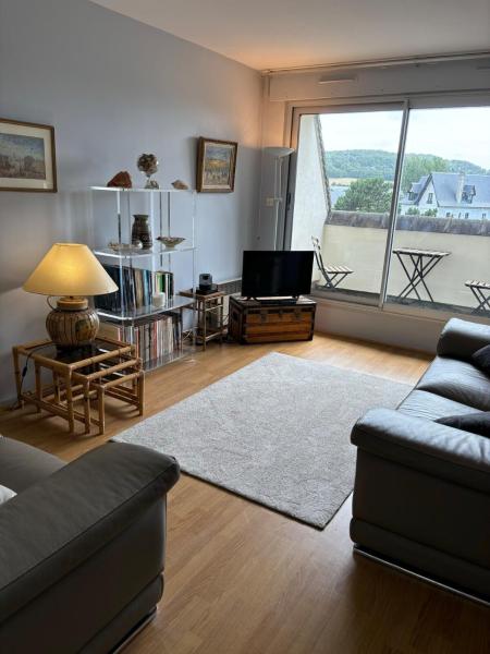 A la foto es mostra l'objecte Tourgeville residence de standing situat a la ciutat de Tourgéville.