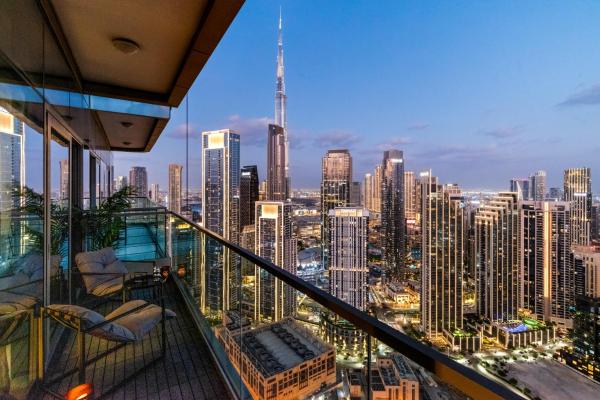 På billedet ses objektet Sky-High 2BR - Infinity Pool & Burj Khalifa Views beliggende i byen Dubai.
