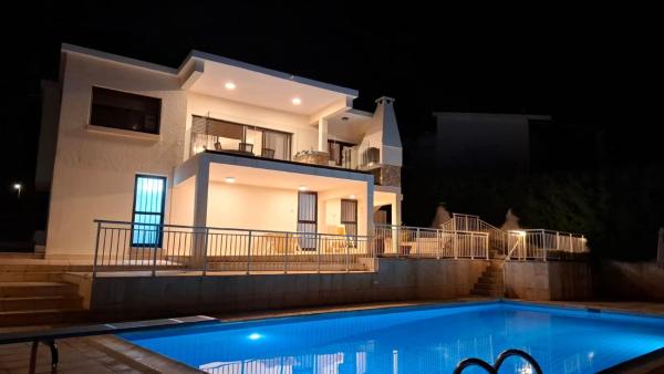 Panoramic Seacave Cottage, Peyia