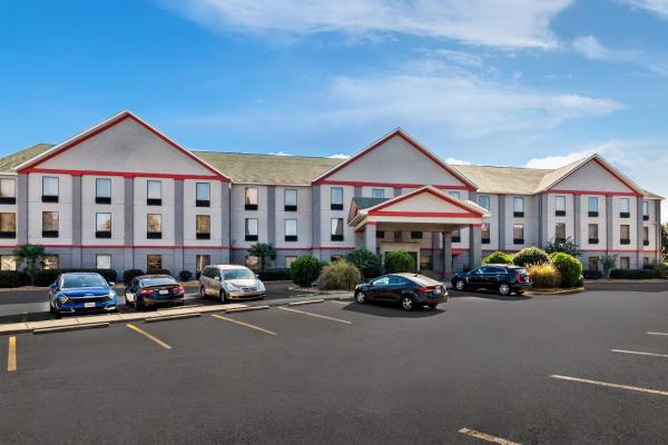 På billedet ses objektet Red Roof PLUS+ & Suites Atlanta Airport South beliggende i byen Atlanta.