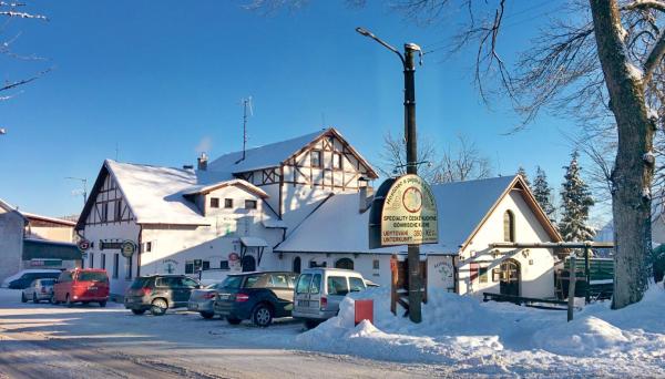 写真にはTepla市にあるHostinec U Pejska a Kocickyが写っています。