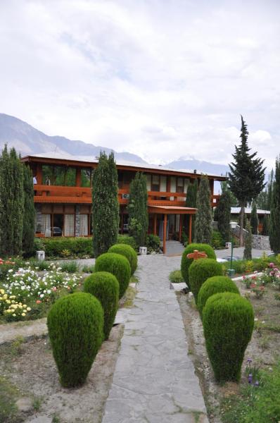 Na zdjęciu widoczny jest obiekt Gilgit Serena Hotel położony w mieście Gilgit.