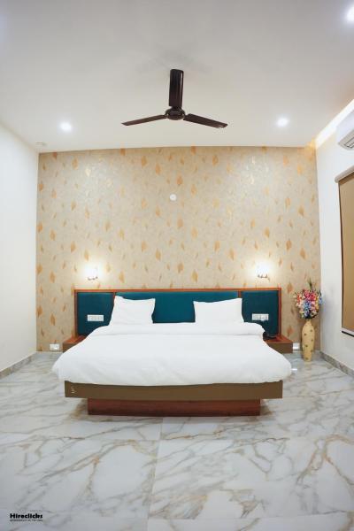 Na fotografii je vidět objekt The Krati Resort & Convention Centre nacházející se ve městě Bareilly.
