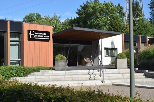 Na foto é possível ver o objeto Buitenplaats de Bergse Bossen localizado na cidade de Austerlitz.