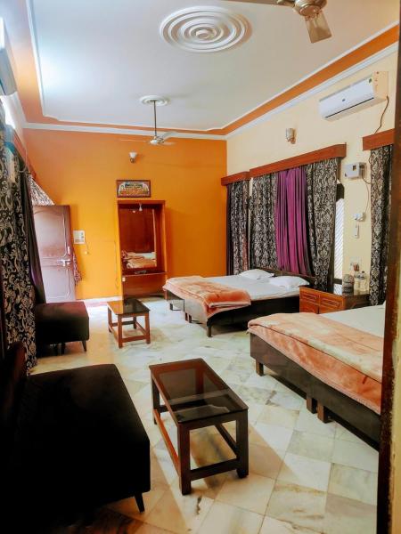Auf dem Foto ist das Objekt Shantiniketan 4BHK Comfortable Family Stay in Ayodhya in der Stadt Ayodhya zu sehen.