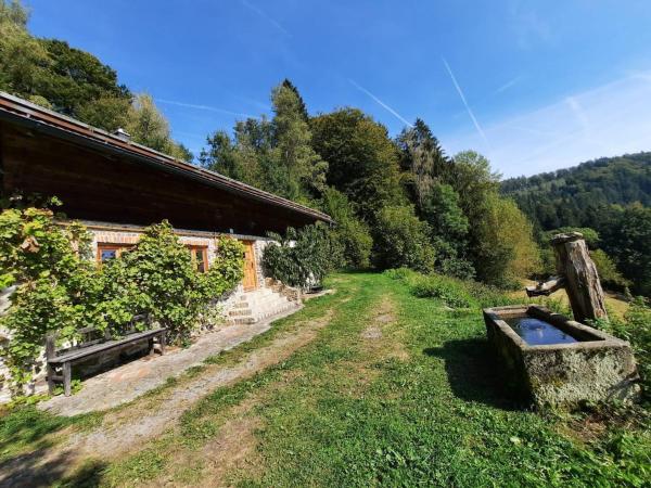 A la foto es mostra l'objecte Kas Alm am Grandsberg situat a la ciutat de Grandsberg.